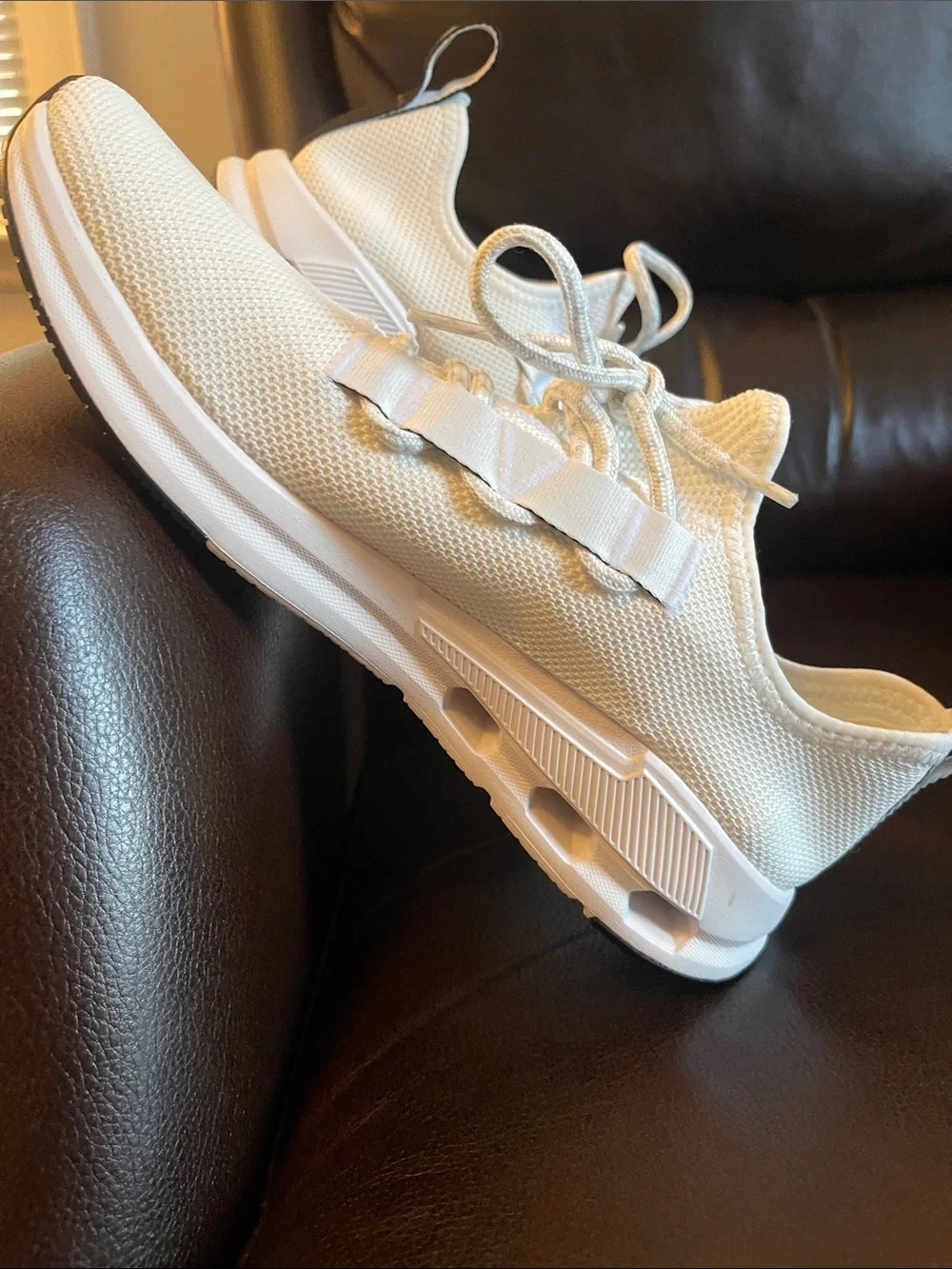 On Cloudeasy Wh/BLK  Running Shoes Size 9 EU 42 Lightweight Sneakers #B1